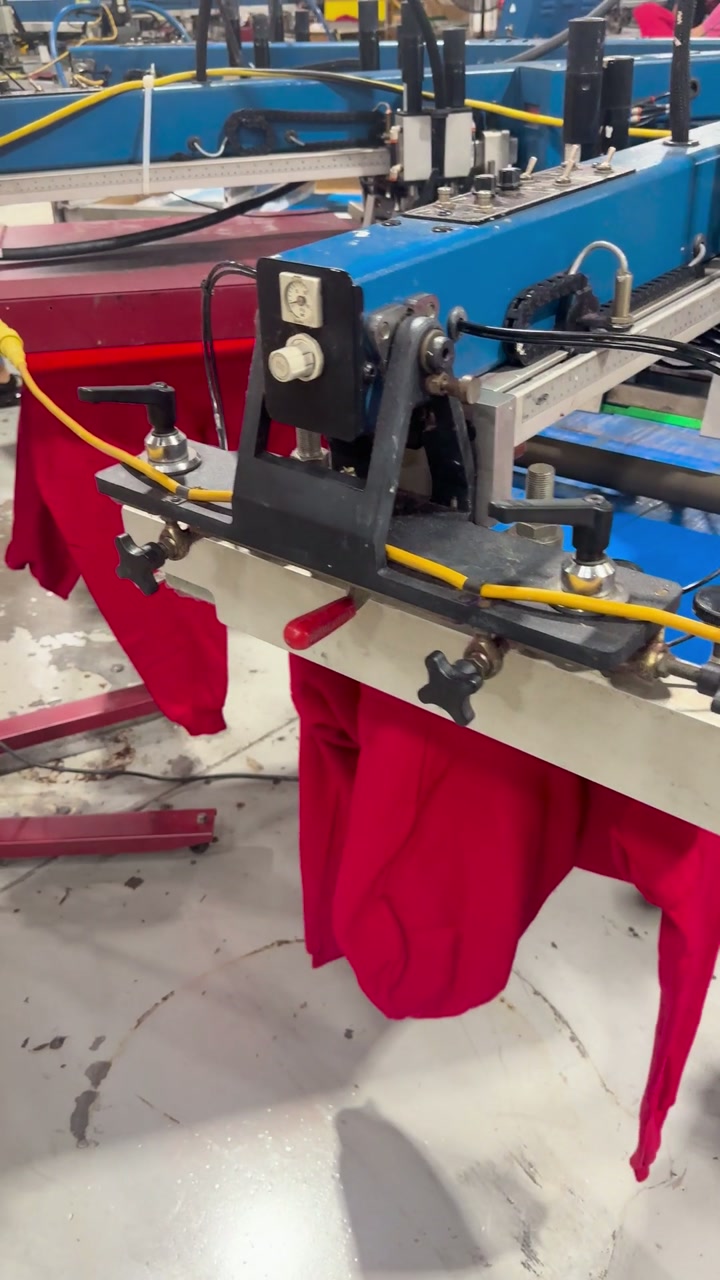 Automatic screen press, red sweatshirt